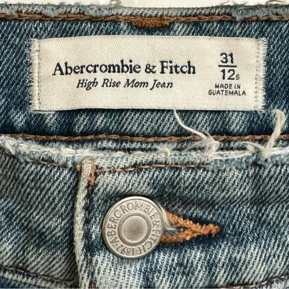 Abercrombie and Fitch The High Rise Mom Jean, Size 31/12 Short, EUC - Picture 3 of 6